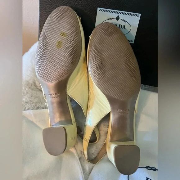 Vintage Prada Sling back Cream Patent Leather shoes… - Picture 16 of 17